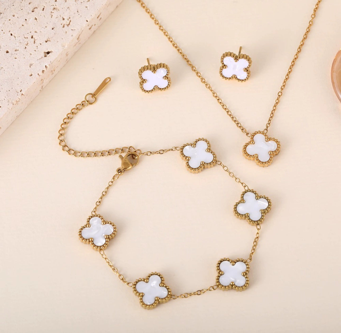 Pack trèfles (bracelet+boucles d'oreilles+collier) BLANC